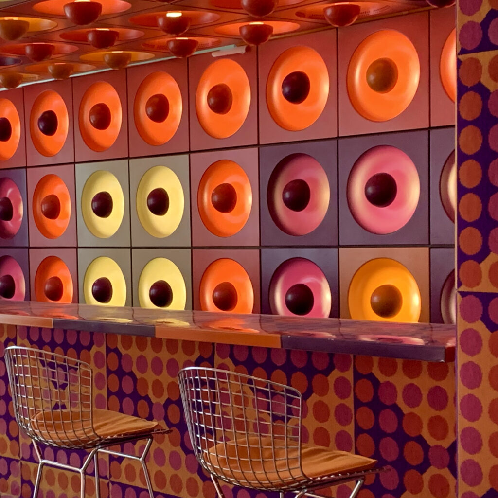 Bar seats